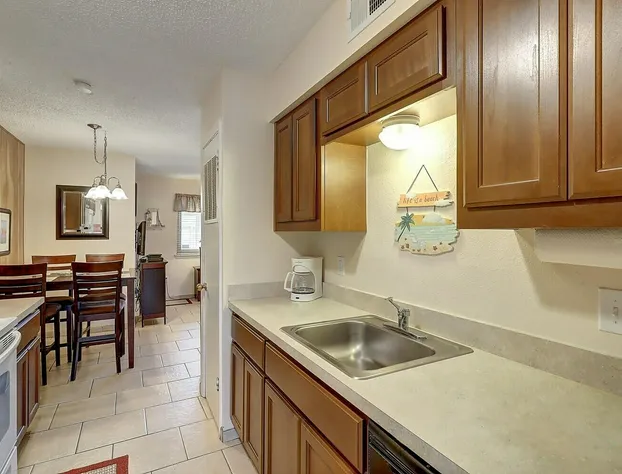 Courtyard #210 1 Bedroom Condo By Redawning hotel detail image 3