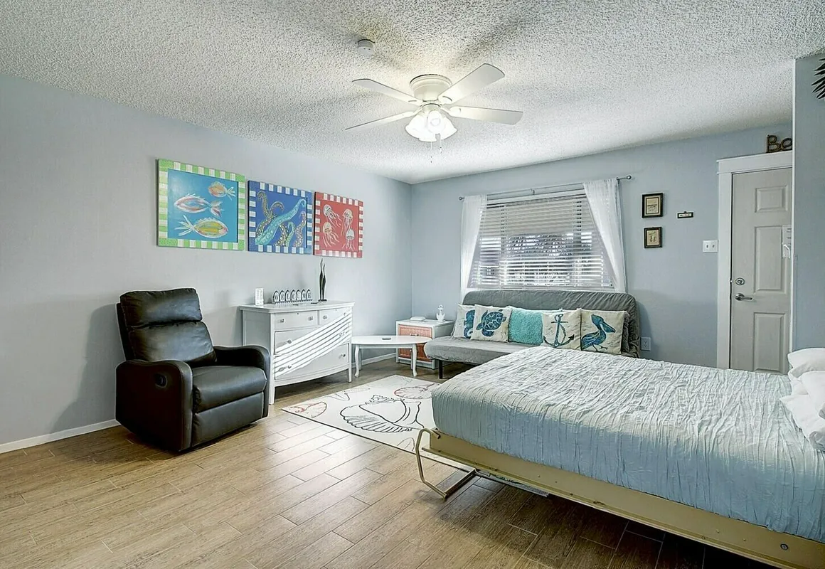 Courtyard #201 Studio Bedroom Condo By Redawning hotel hero