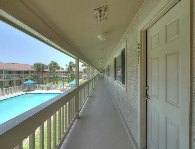 Courtyard #231 1 Bedroom Condo By Redawning hotel detail image 3