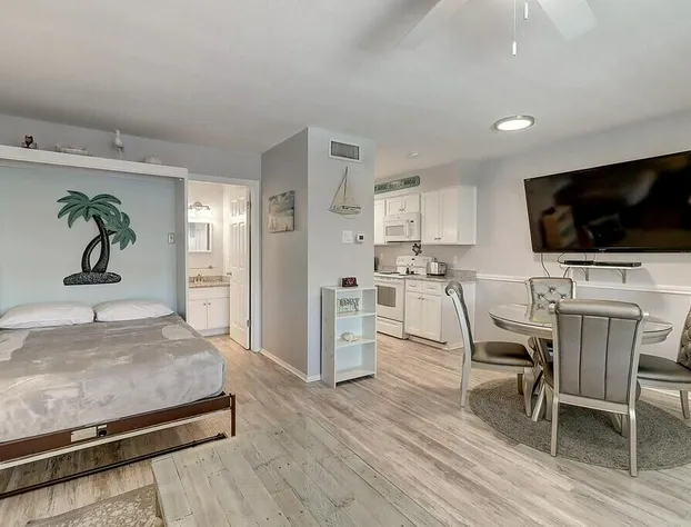 Courtyard #231 1 Bedroom Condo By Redawning hotel detail image 4