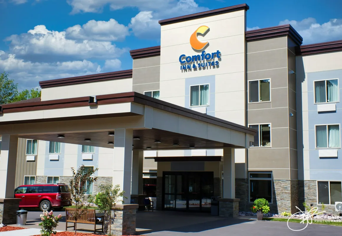 Comfort Inn & Suites Munising-Lakefront hotel hero