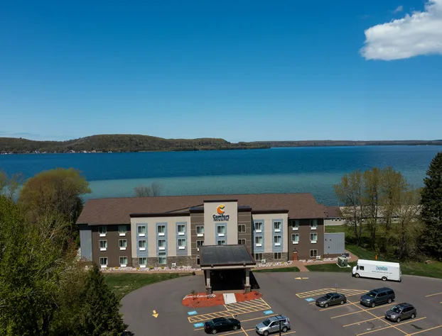 Comfort Inn & Suites Munising-Lakefront hotel detail image 2