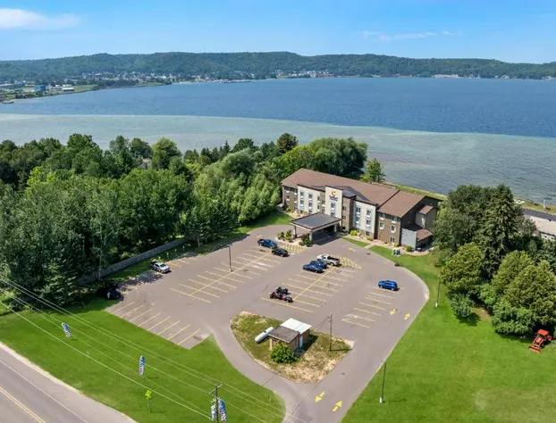Comfort Inn & Suites Munising-Lakefront hotel detail image 2