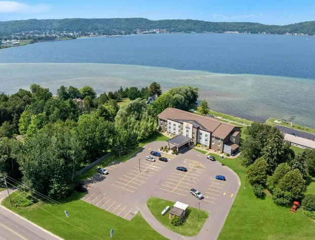 Comfort Inn & Suites Munising-Lakefront hotel detail image 3