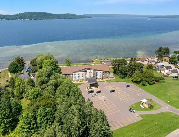 Comfort Inn & Suites Munising-Lakefront hotel detail image 4