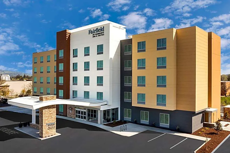 Fairfield Inn & Suites by Marriott Santa Rosa Rohnert Park hotel hero