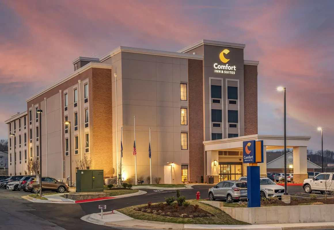 Comfort Inn & Suites Harrisonburg hotel hero