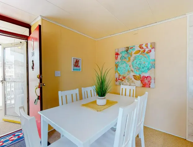 Oceanblock on One Twenty-Four hotel detail image 2