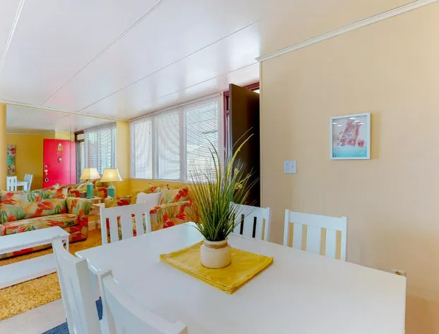 Oceanblock on One Twenty-Four hotel detail image 3