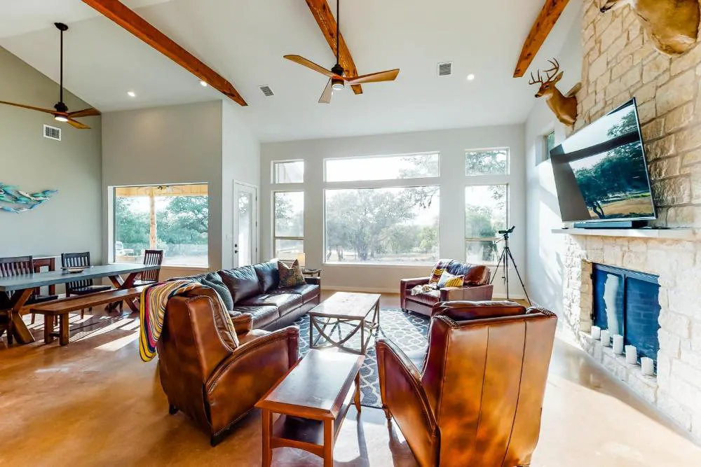 Hidden Lakes Ranch hotel hero