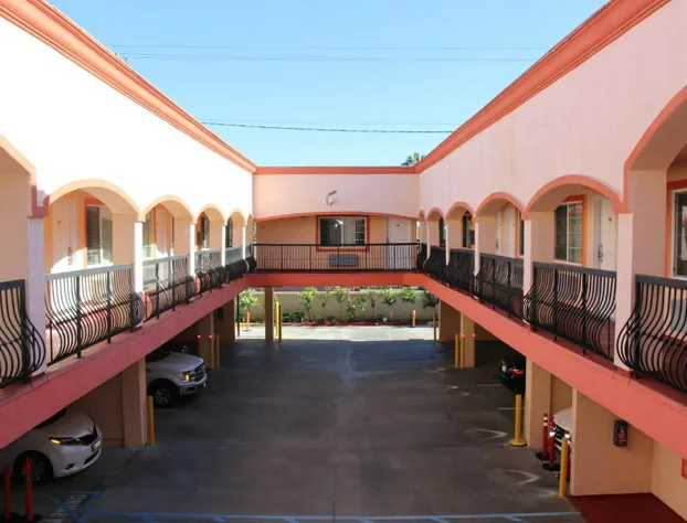 ERTH INN by AGA Maywood hotel detail image 3