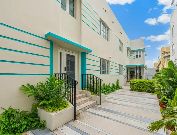 Luxuri Suites hotel detail image 2