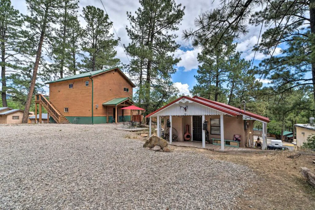 Midtown Lodge Walk To Shop Historic Downtown hotel hero