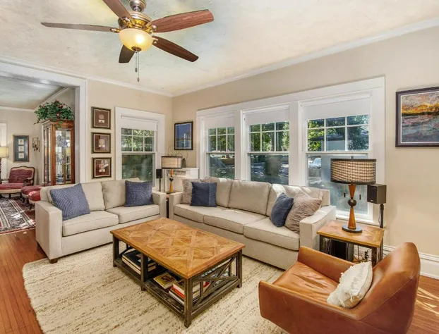 Ivy Manor hotel detail image 1