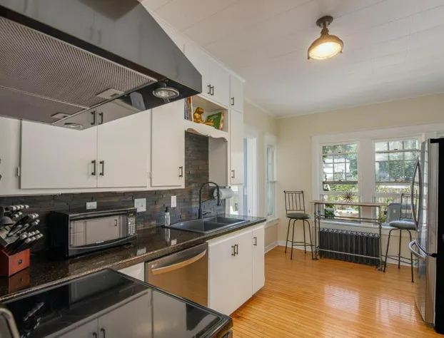 Ivy Manor hotel detail image 4