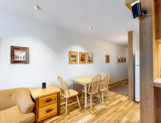 Cozy Condo in Ski Trails hotel detail image 4