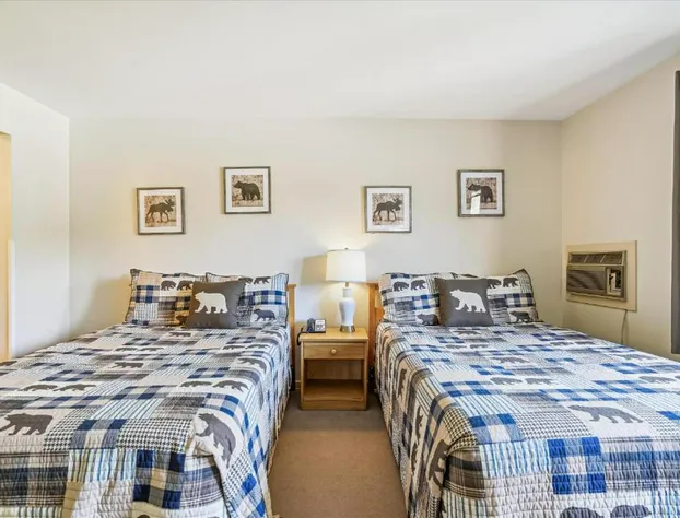 Cedarbrook Hotel Room w/2 Doubles 116 hotel detail image 3