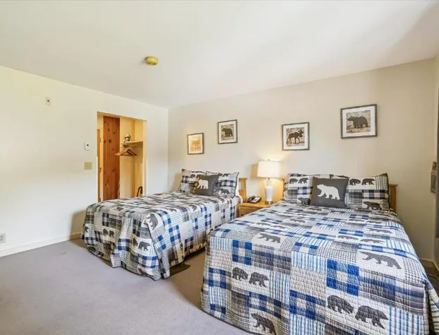 Cedarbrook Hotel Room w/2 Doubles 116 hotel detail image 4