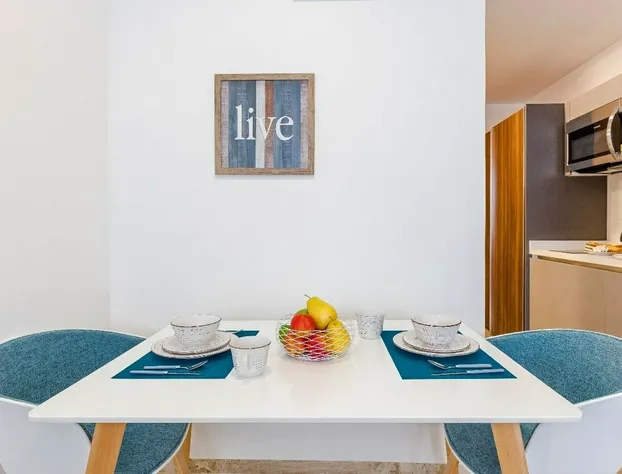 The Shore hotel detail image 3