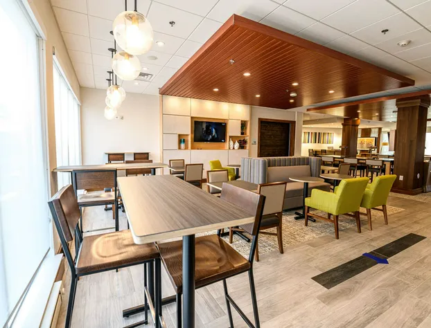 Holiday Inn Express & Suites Dayton East - Beavercreek by IHG hotel detail image 3