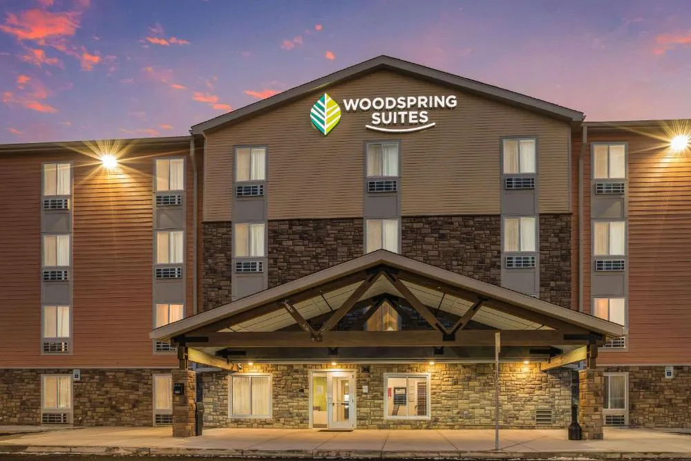 WoodSpring Suites Detroit Farmington Hills hotel hero