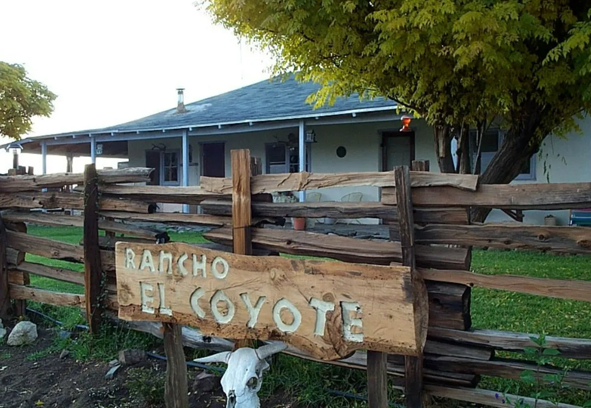 El Coyote Ranch hotel hero