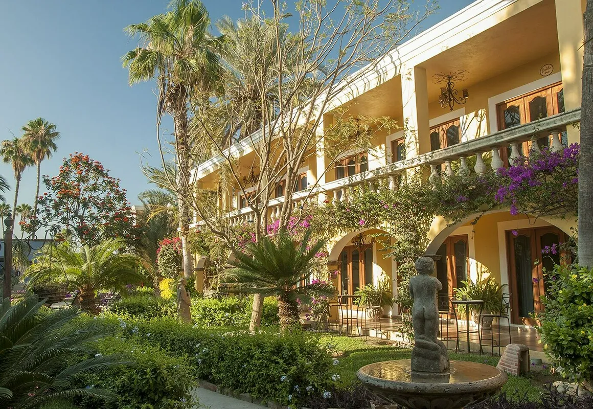 El Encanto Inn hotel hero