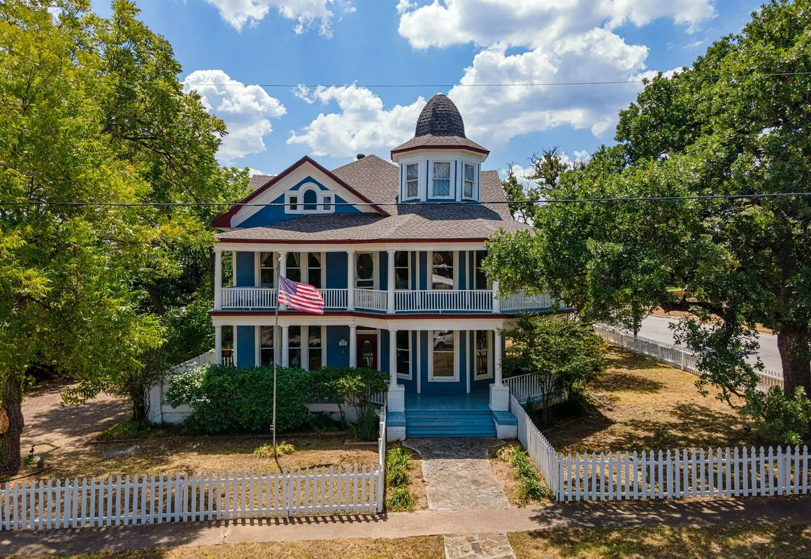Magpie Inn hotel hero