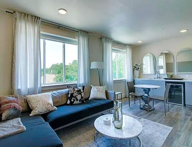 Bishop Arts Hotel by Qresorts. hotel detail image 4