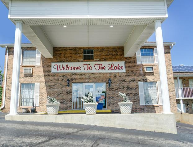 Hotel Osage Beach by the Lake of the Ozarks hotel detail image 2