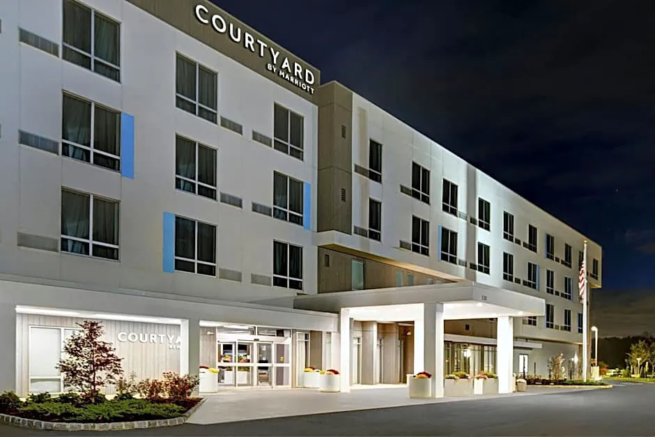 Courtyard by Marriott Hamilton hotel hero