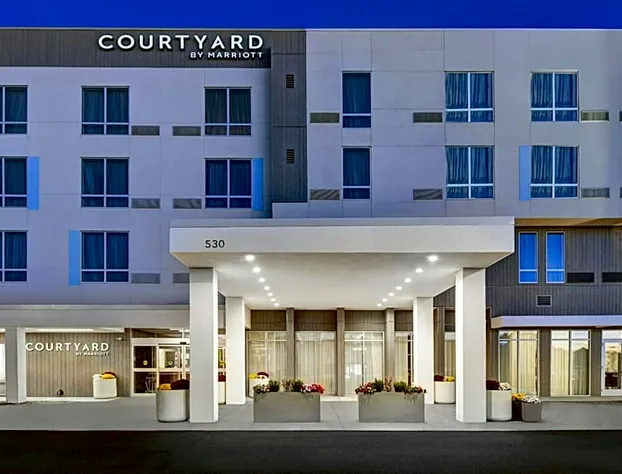 Courtyard by Marriott Hamilton hotel detail image 1