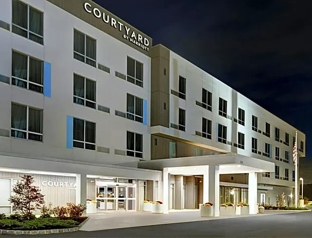 Courtyard by Marriott Hamilton hotel detail image 1