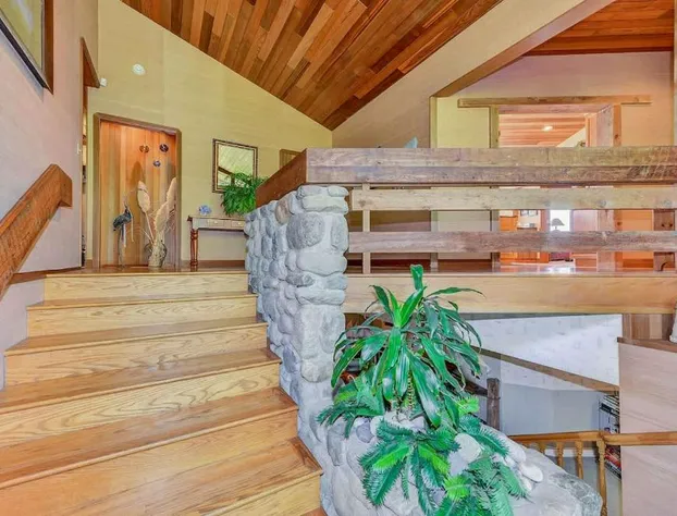 Oceanside Lodge Saanich Inlet hotel detail image 1