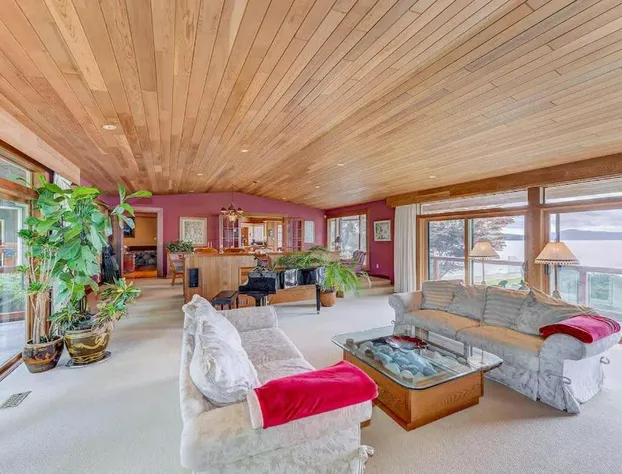 Oceanside Lodge Saanich Inlet hotel detail image 3