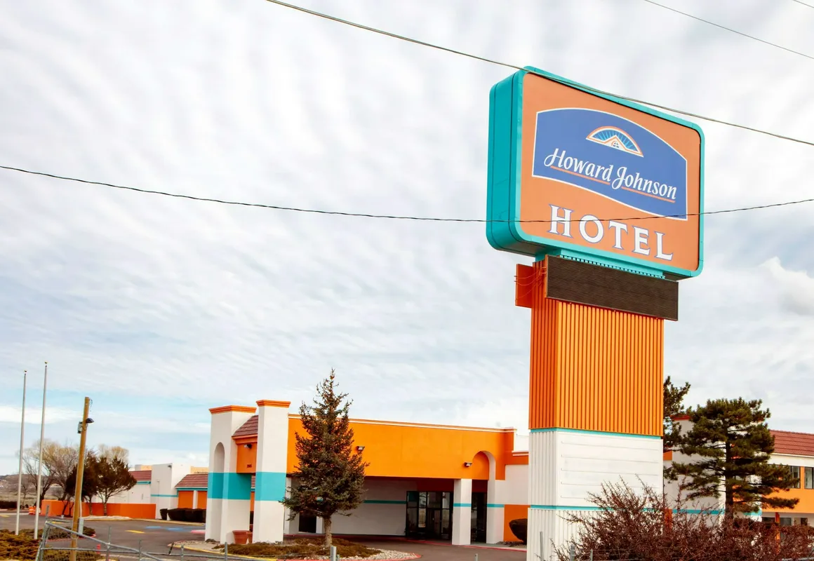 Howard Johnson by Wyndham Gallup hotel hero