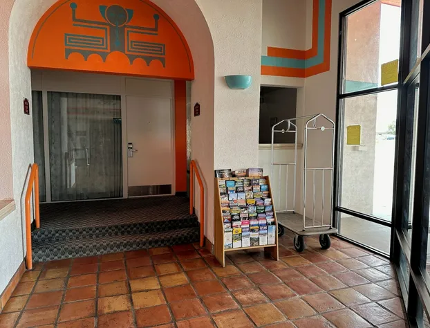 Howard Johnson by Wyndham Gallup hotel detail image 2