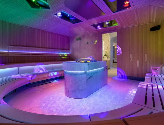 Las Vegas Hilton at Resorts World hotel detail image 1