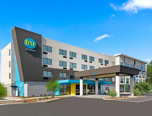 Tru by Hilton Portland Airport hotel detail image 1