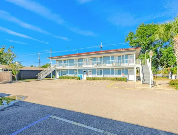 Oak Shores Studio 6 hotel detail image 2