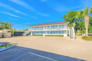 Oak Shores Studio 6 hotel detail image 4