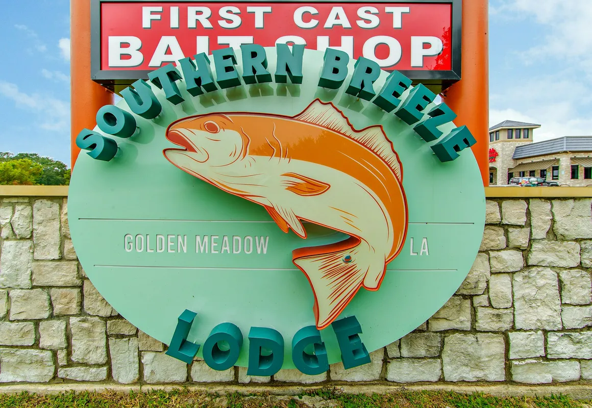 Southern Breeze Lodge hotel hero