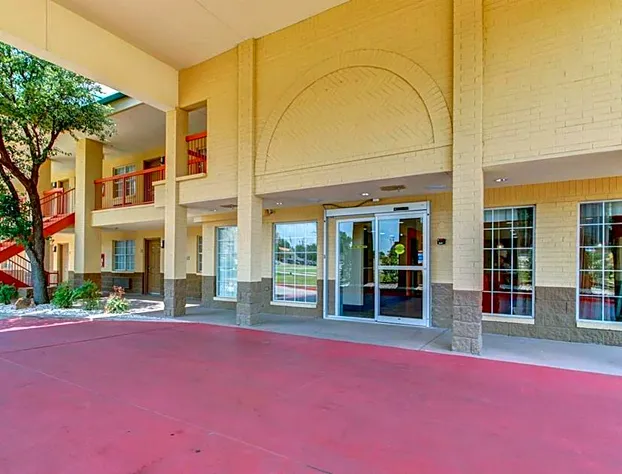 Motel 6 Arlington hotel detail image 2