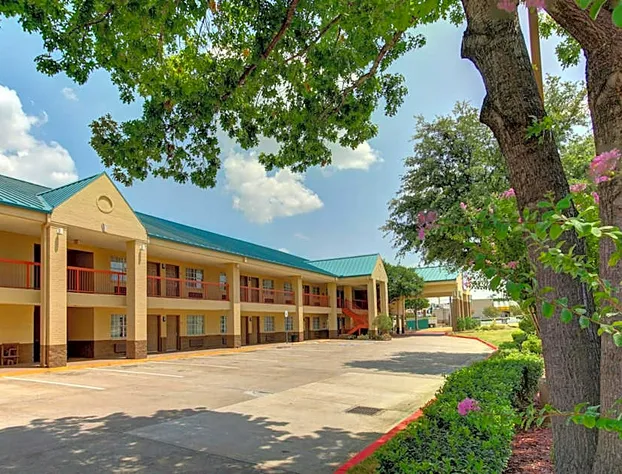 Motel 6 Arlington hotel detail image 4