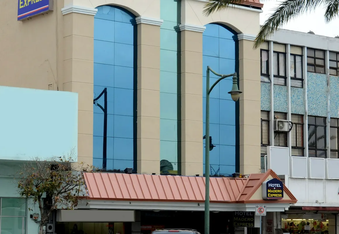 Hotel Madero Express hotel hero