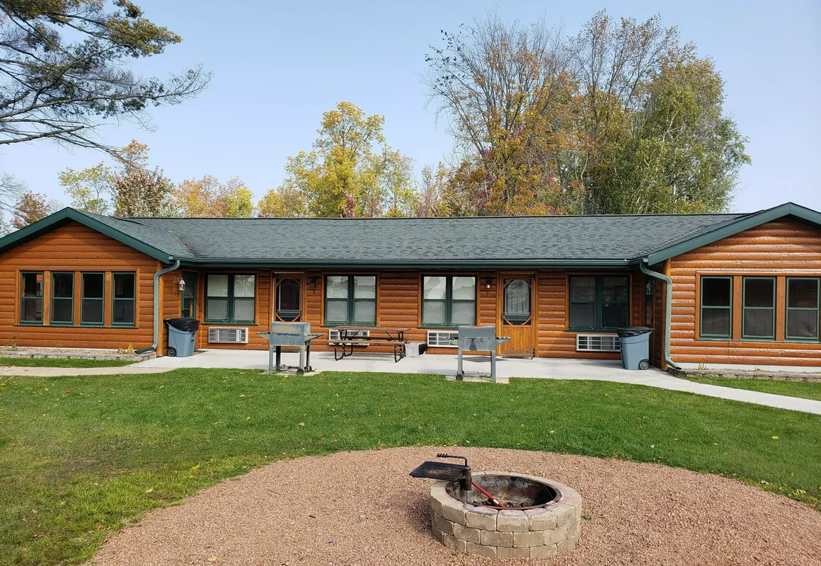 Lena's Northern Pines Resort hotel hero