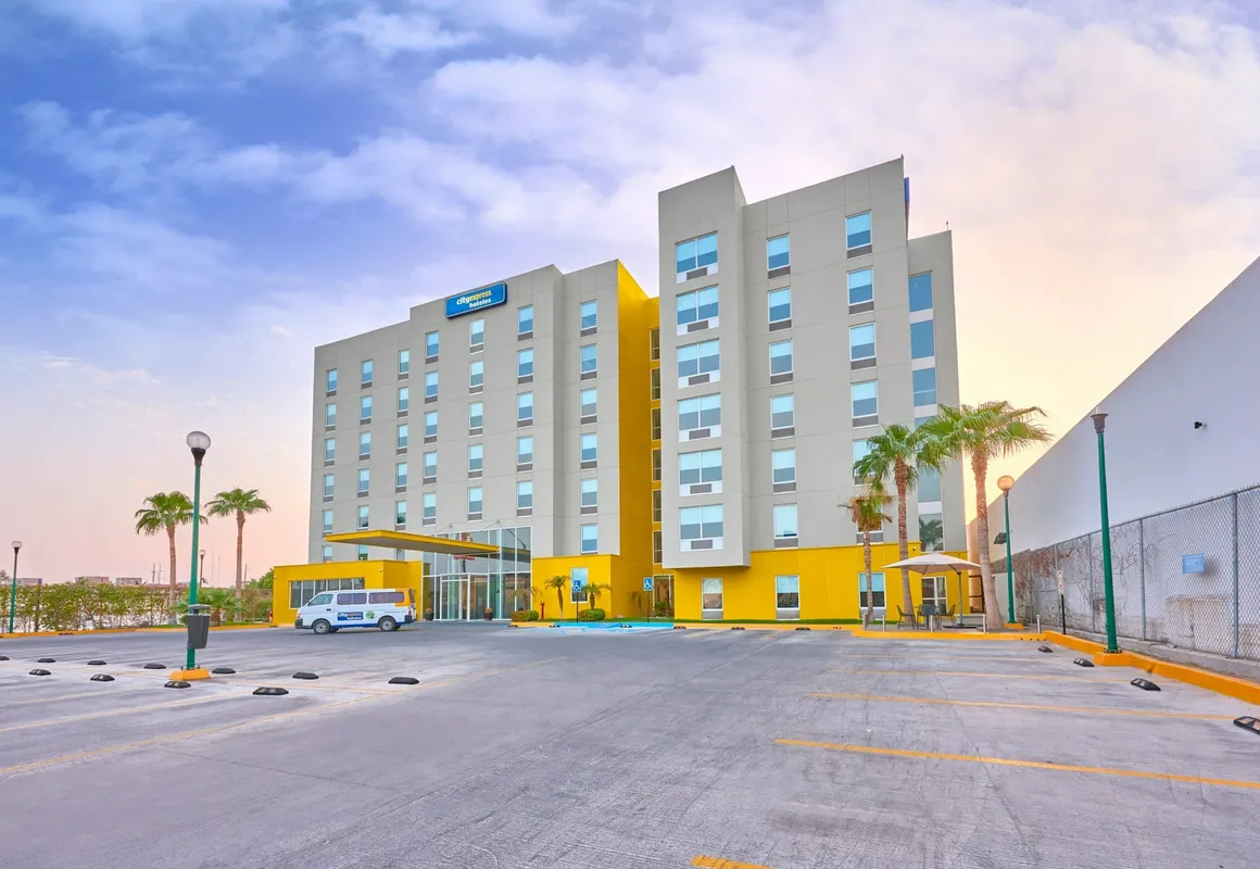 Hotel City Express Mexicali hotel hero