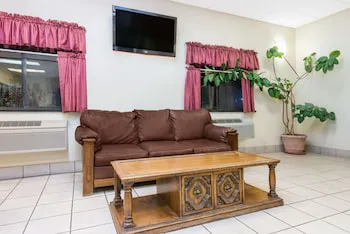 Super 8 by Wyndham Santa Rosa hotel detail image 3