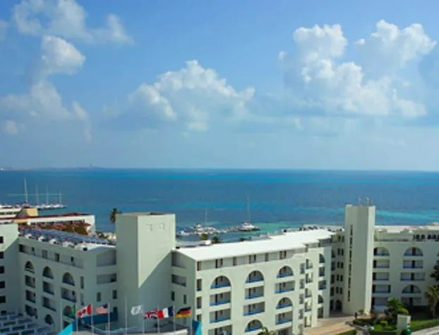 Aquamarina Beach Hotel hotel detail image 1