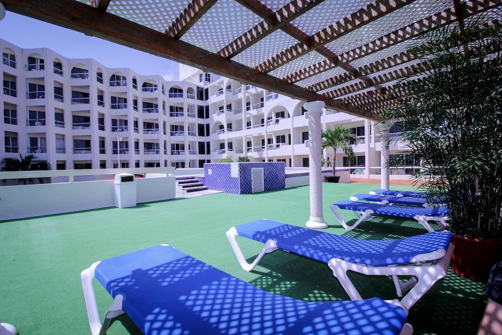 Aquamarina Beach Resort hotel hero
